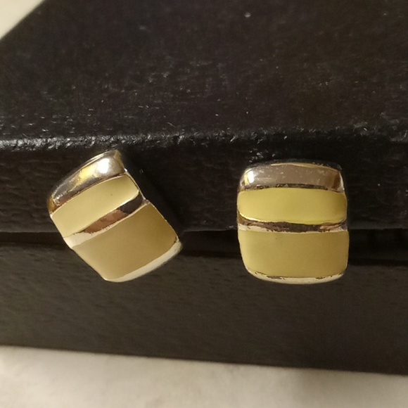 🔹SALE 3/$10 Beautiful pairs of clipon earrings silver tone blue stone inlay. t1 - Picture 2 of 4